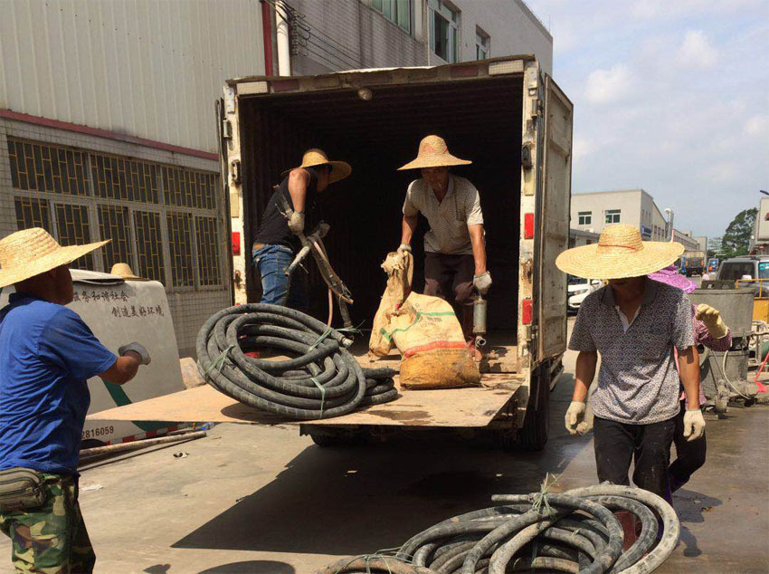 新华一部件厂房地基出现下沉注浆加固
